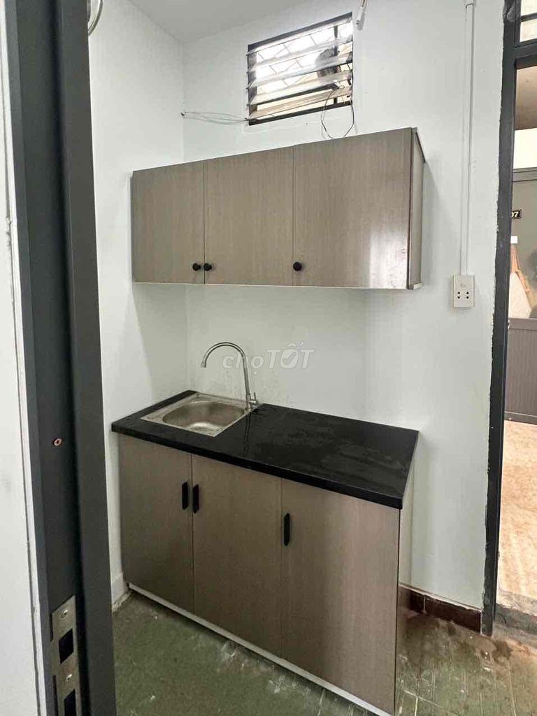 The new studio is at the heart of District 4 near District 1, broadway.
