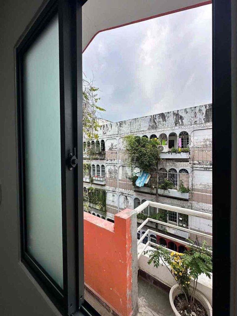 The new studio is at the heart of District 4 near District 1, broadway.