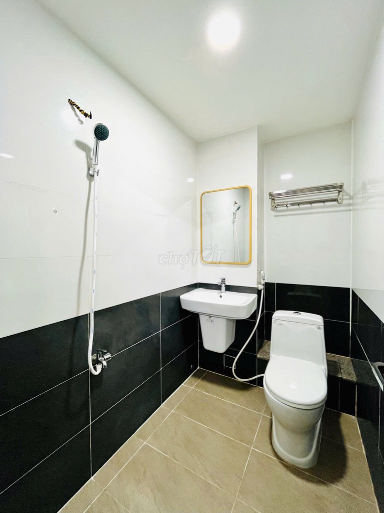 Room 3-3-3-0, near CNTân Bình. Go to Victory.