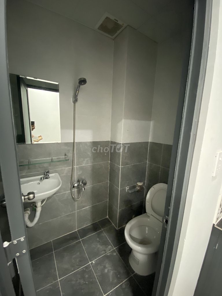 Rent room 619 pth.