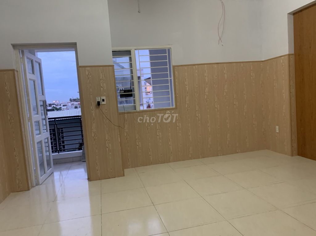 The male needs to be assembled at 266/2 Nguyễn Thái Sơn, 300 meters from the University of Industries.