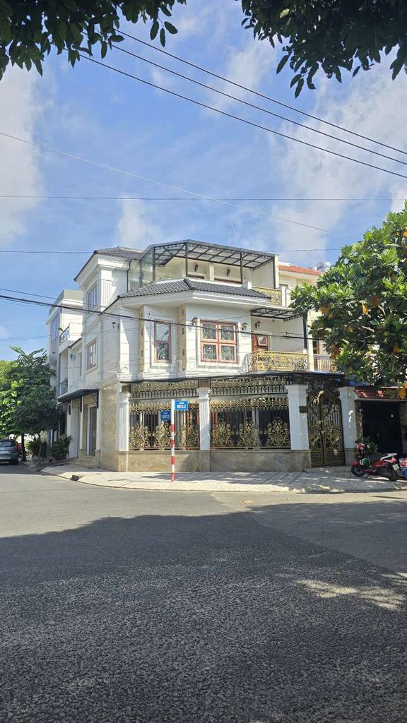 Rent a two-thirt corner, P. Đông Hưng Thuận, District 12.