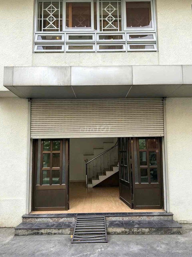 Renting the house in a nice location, wide-fair corner of the alley.