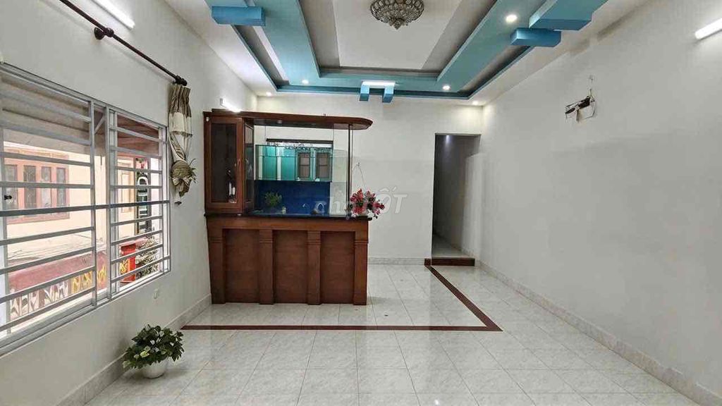 Renting the house in a nice location, wide-fair corner of the alley.