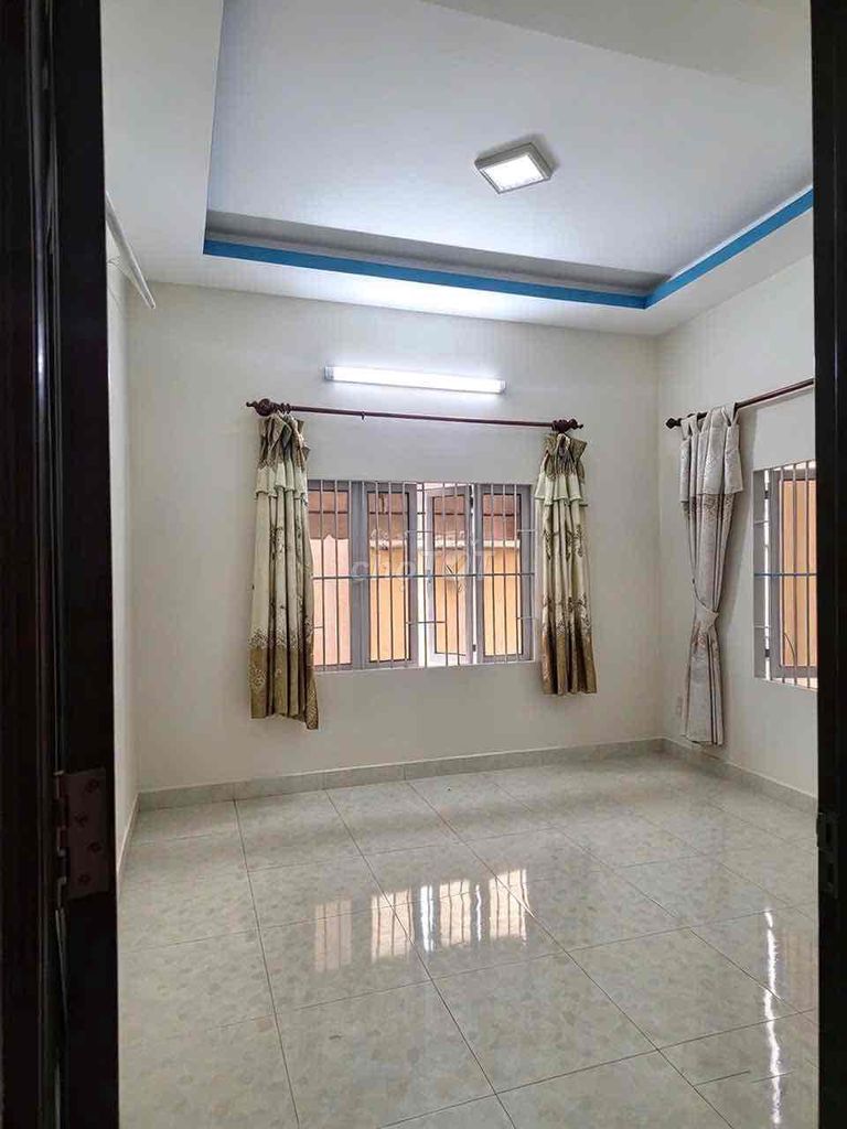 Renting the house in a nice location, wide-fair corner of the alley.