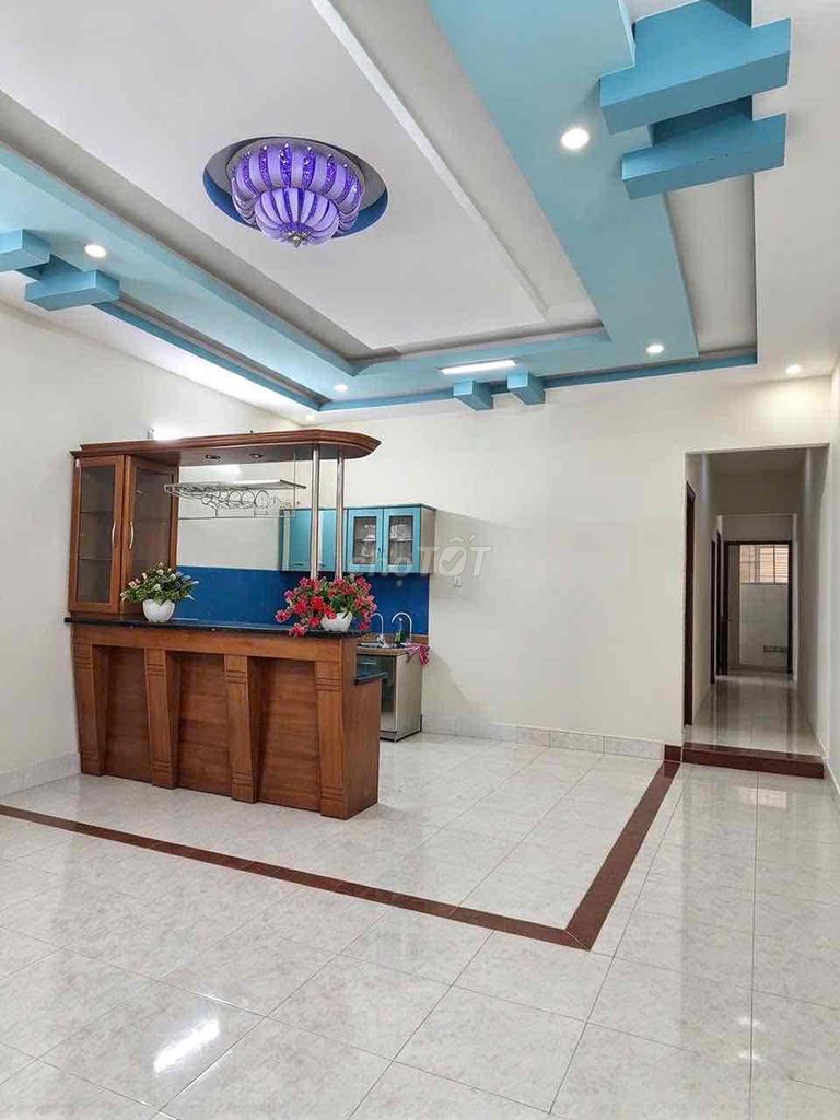 Renting the house in a nice location, wide-fair corner of the alley.
