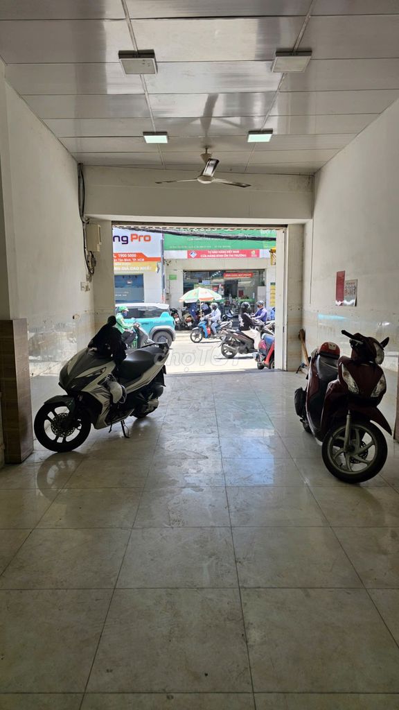 Four-story business front 4 x35 meters Phan Huy Ích at 31 million a month.