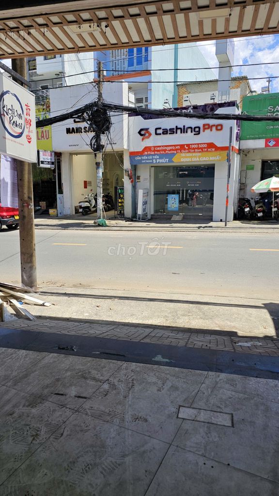 Four-story business front 4 x35 meters Phan Huy Ích at 31 million a month.