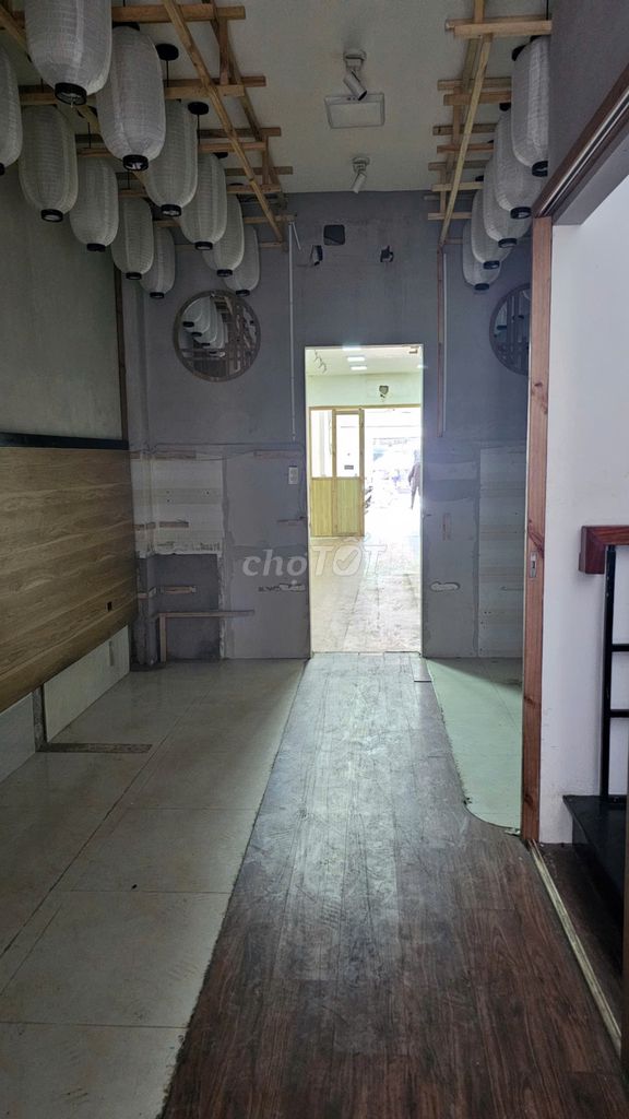 Four-story business front 4 x35 meters Phan Huy Ích at 31 million a month.