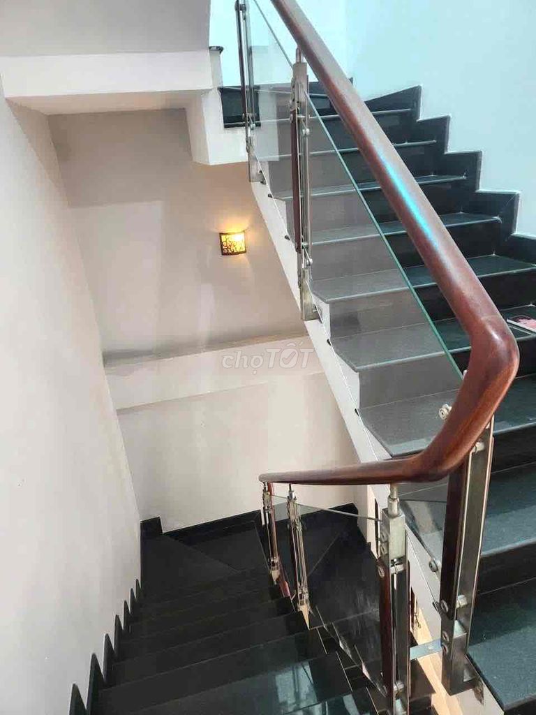 The ground is 413 M with 3 bedrooms. 3 Nguyên Hồng-7. 1 Gò Vấp at 16 million refrigerators.