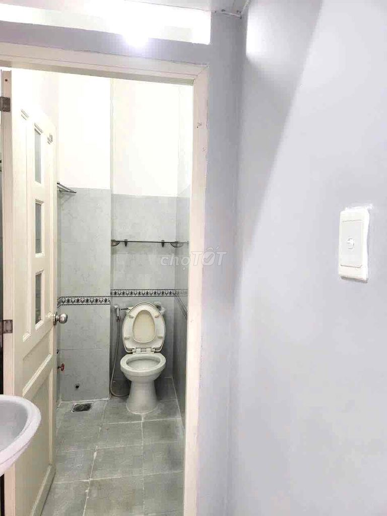 The ground is 413 M with 3 bedrooms. 3 Nguyên Hồng-7. 1 Gò Vấp at 16 million refrigerators.