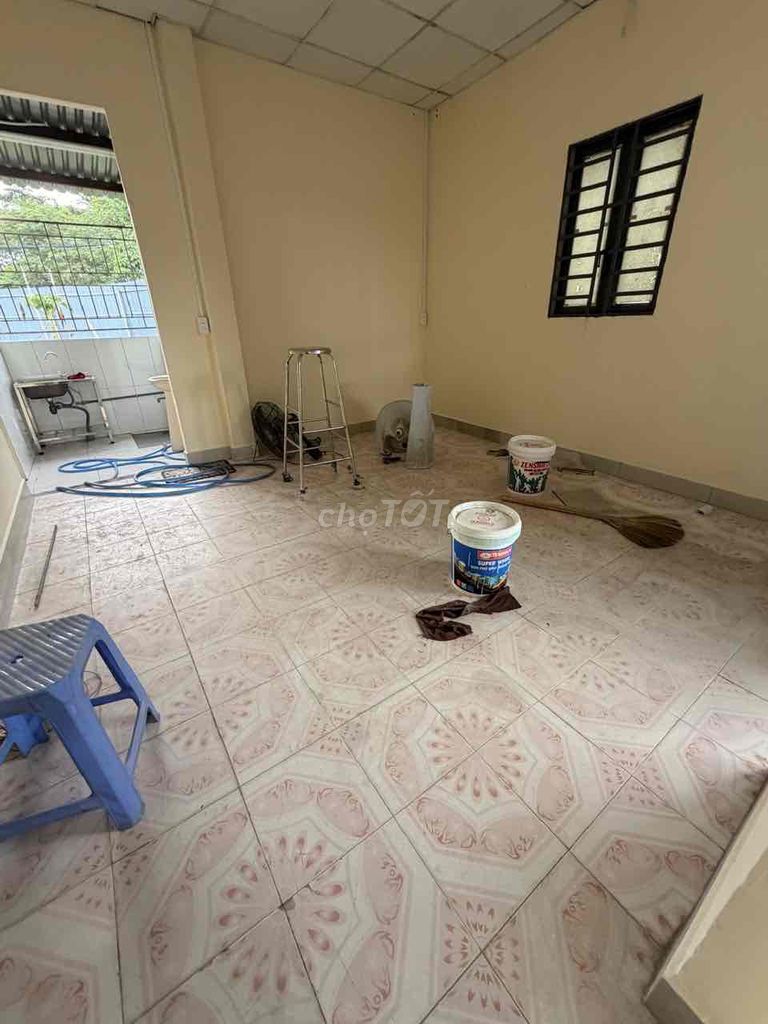 7 area area: 6 M 17 — 2 bedrooms have a large car yard to the door of permanent housing
