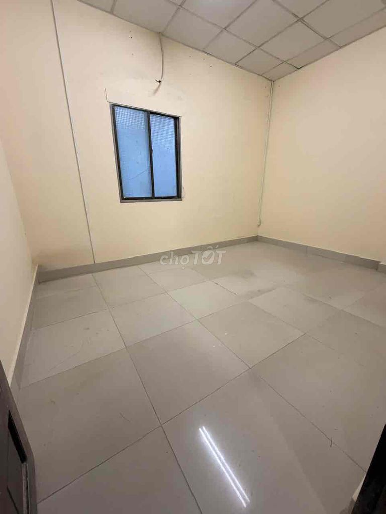 7 area area: 6 M 17 — 2 bedrooms have a large car yard to the door of permanent housing