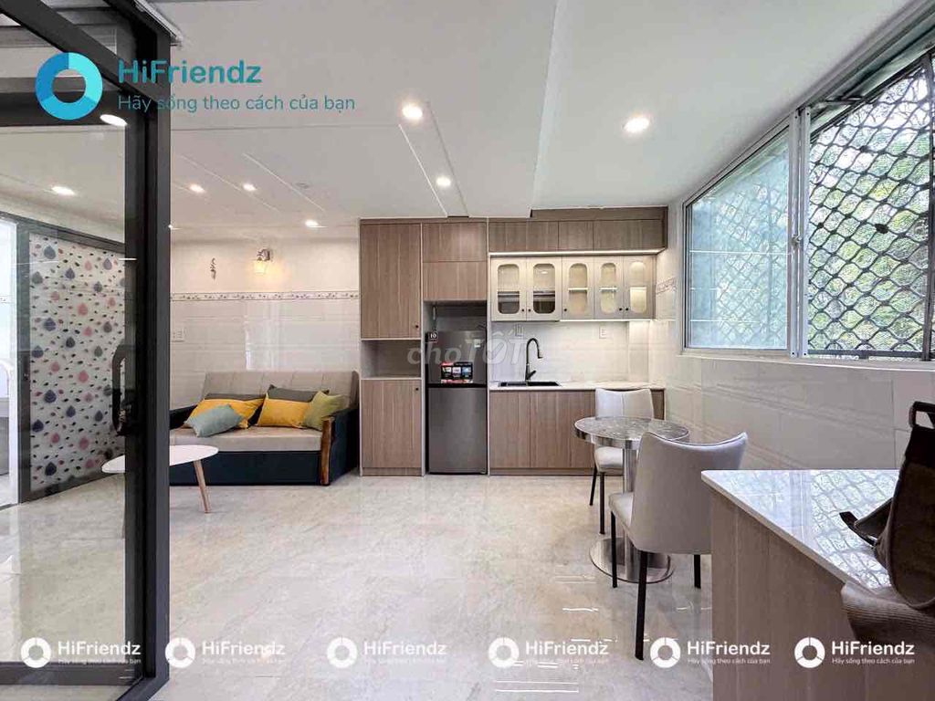The apartment is Phan Văn Trị deep inside near the University of Lang-City.
