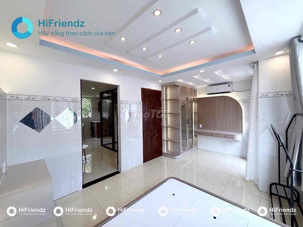 The apartment is Phan Văn Trị deep inside near the University of Lang-City.