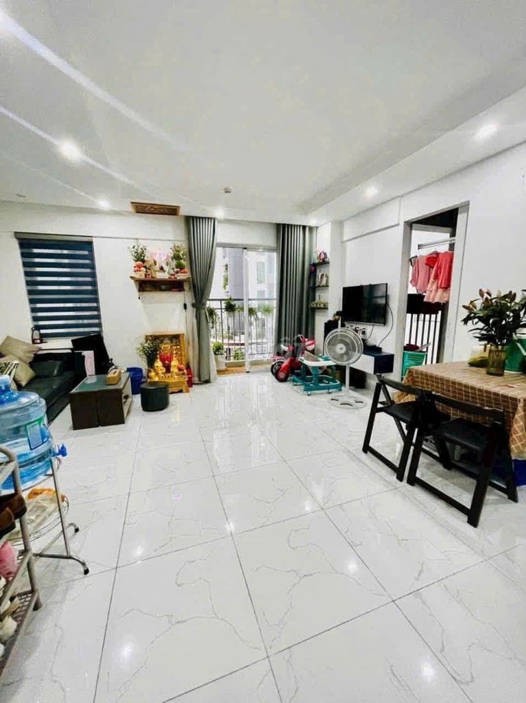 Rent Conic Boulevard-- two bedrooms full interior.