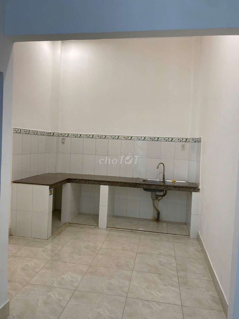 Rent the entire apartment. Two bedrooms. Two Lâm Văn Bền toilets.