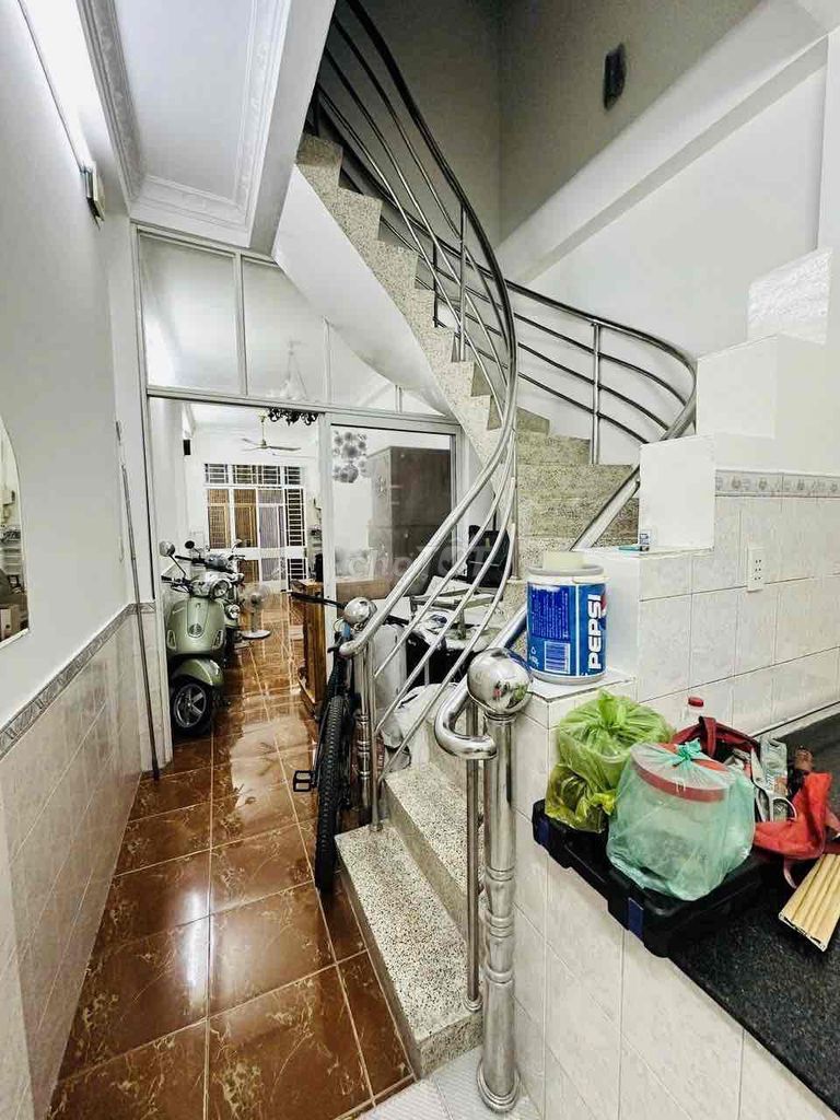 Trần Bình Trọng District 545 m2 3 floors, 3 bedroom 3-15 million.