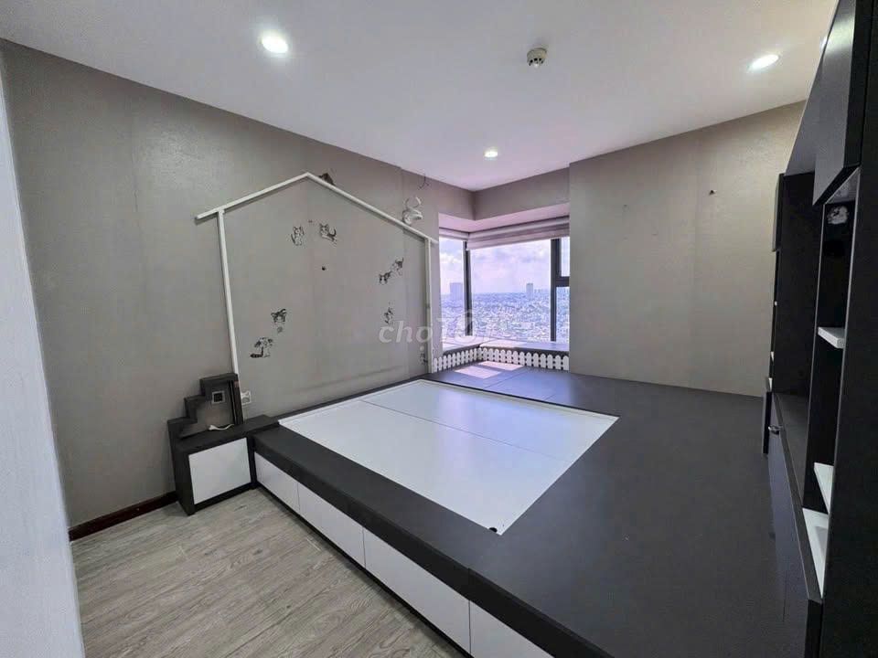 Jason- 102 m.2, 3 bedrooms, Full interior, 11 and a half million a second take-out.