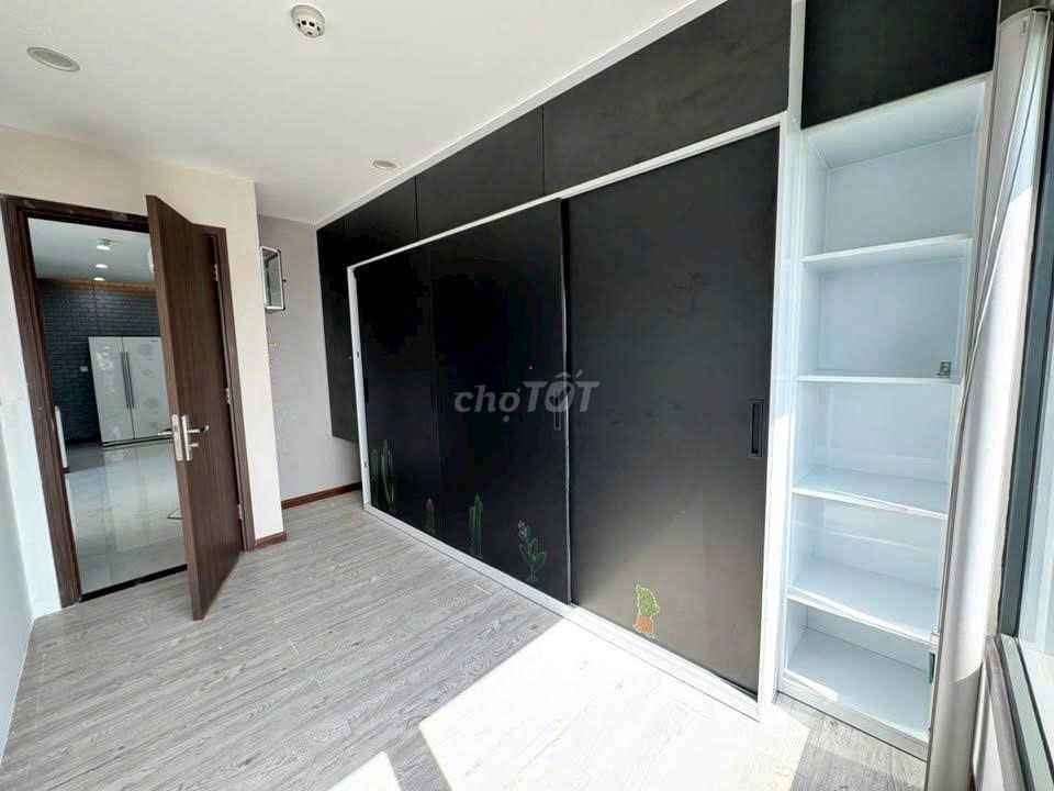 Jason- 102 m.2, 3 bedrooms, Full interior, 11 and a half million a second take-out.