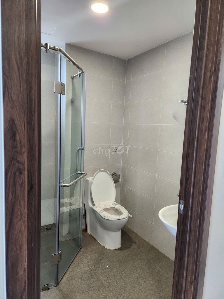Renting a good 8-and-a-half-milty-a-half-milty new apartment like a video.