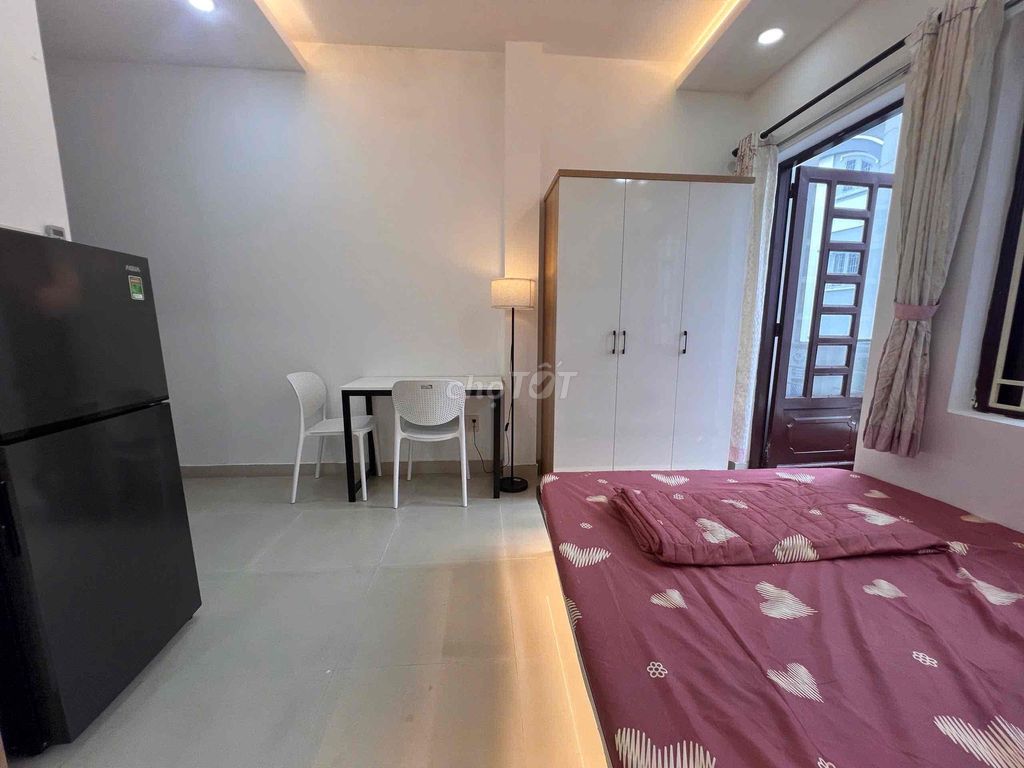 Rent the Guardian Full Seven, the balcony, the private washing machine