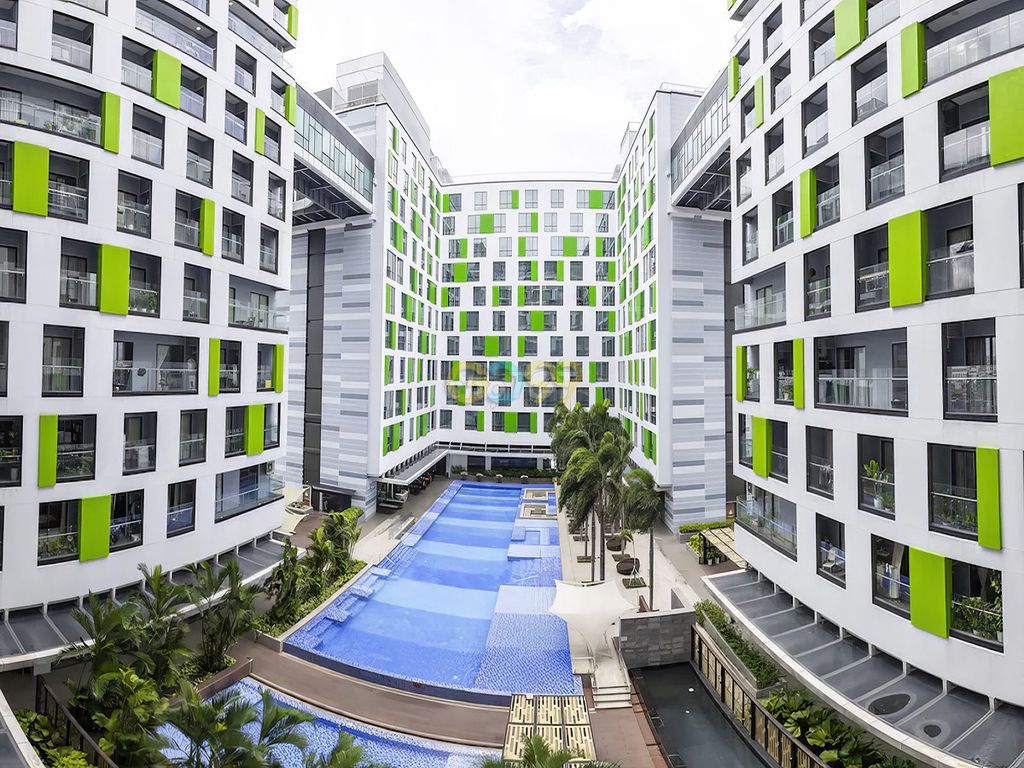 It's the owner who rents the penthouse-- Republic Plaza, 52 meters2, 14.5 million