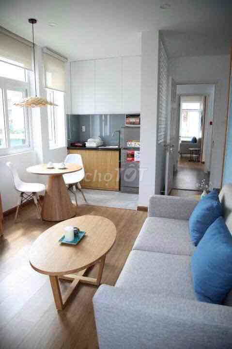 The apartment is a balcony bedroom full of three-party furniture.