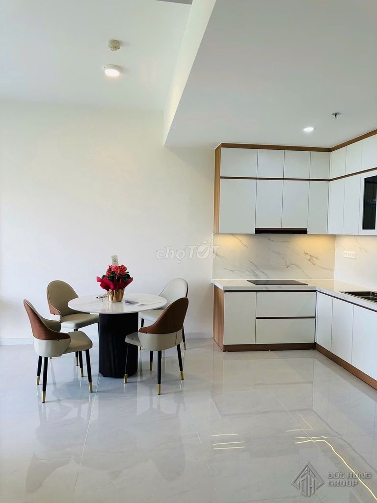 Rent one bedroom / two bedrooms / three Victoria Village bedrooms - from 12 million-points!