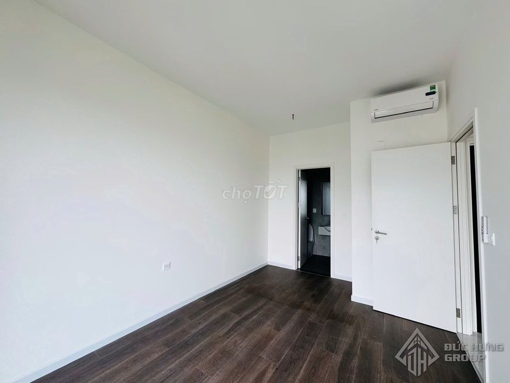 Rent two Victoria Village bedrooms-- empty houses-- 12 million a month.