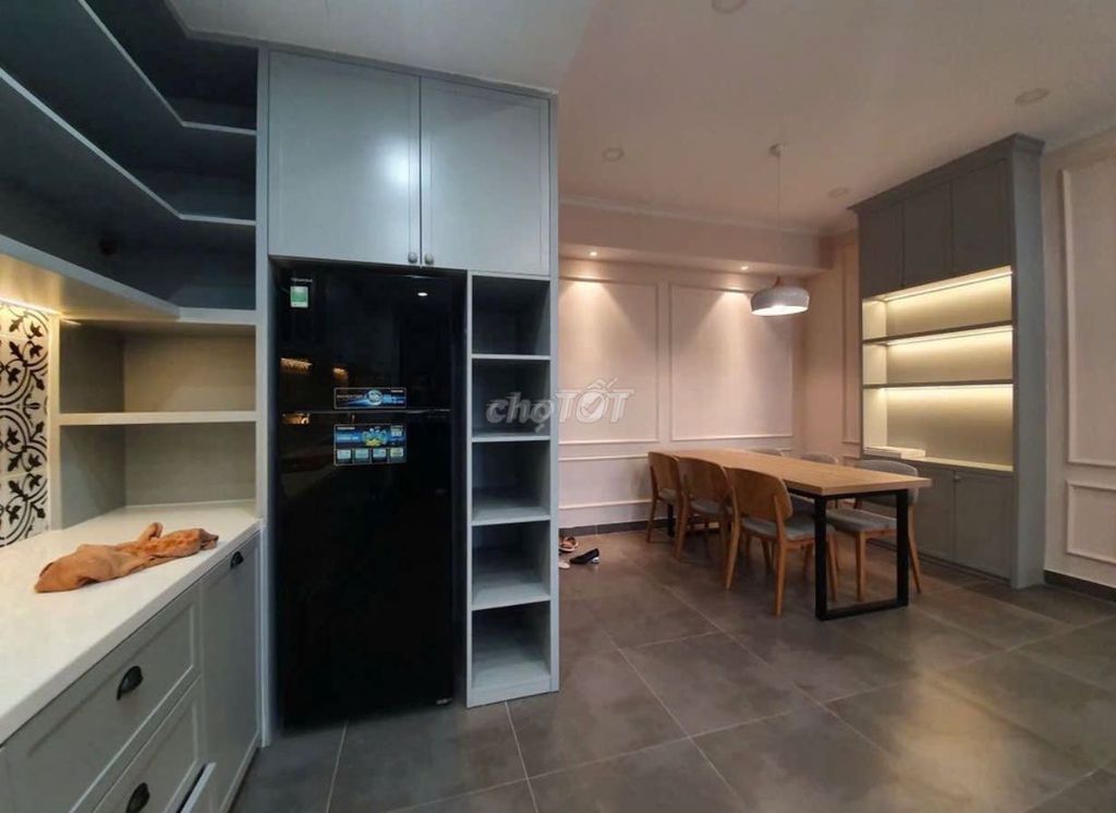 Rent a three-room Garden Gate-25 million-a-month apartment.