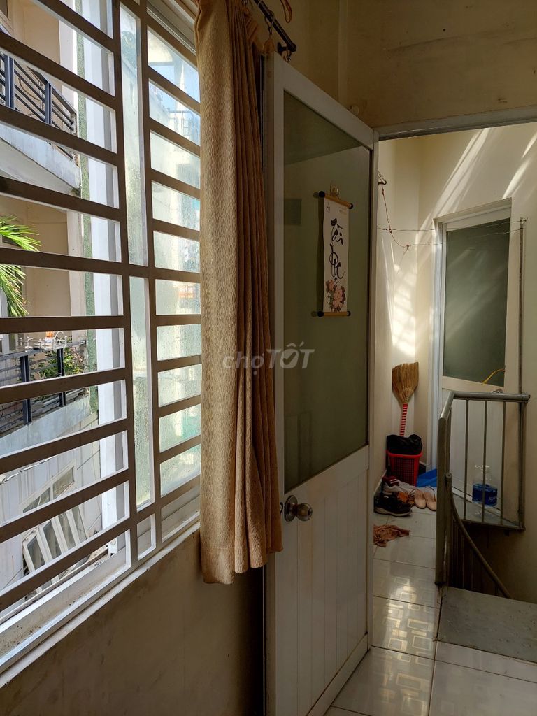 Room for Women Sv, nvvp Lê Hồng Phong.