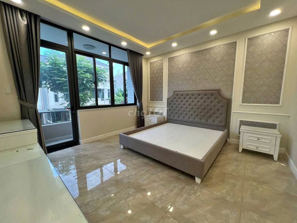 Rent a 200-foot-three-five bedroom near Đỗ Xuân Hợp, Gian, 5-Linger Bridge.