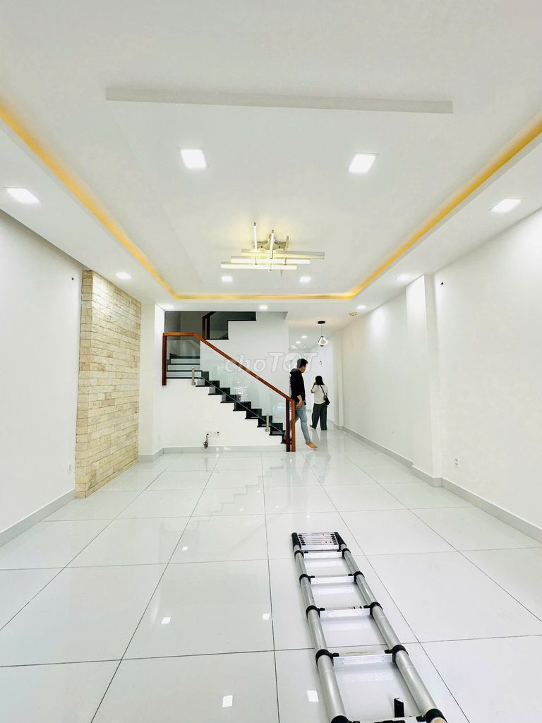 Rent the entire cityland center five by 20 M M M M of ground 3 floor 6 bedrooms