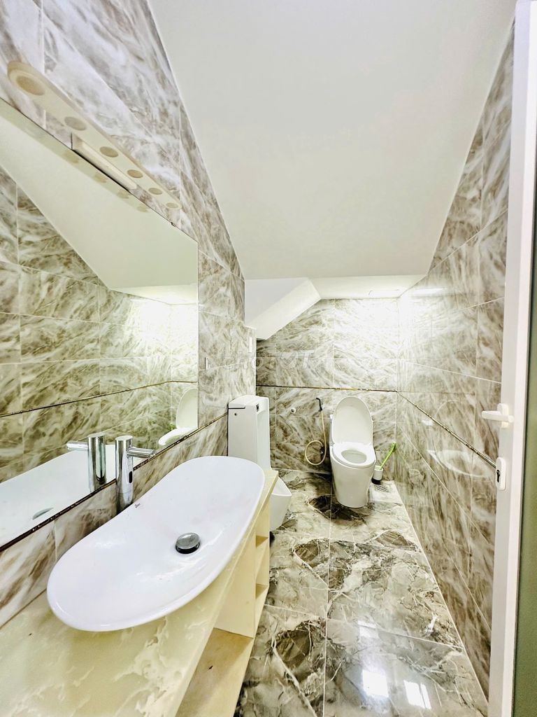 Rent the entire cityland center five by 20 M M M M of ground 3 floor 6 bedrooms