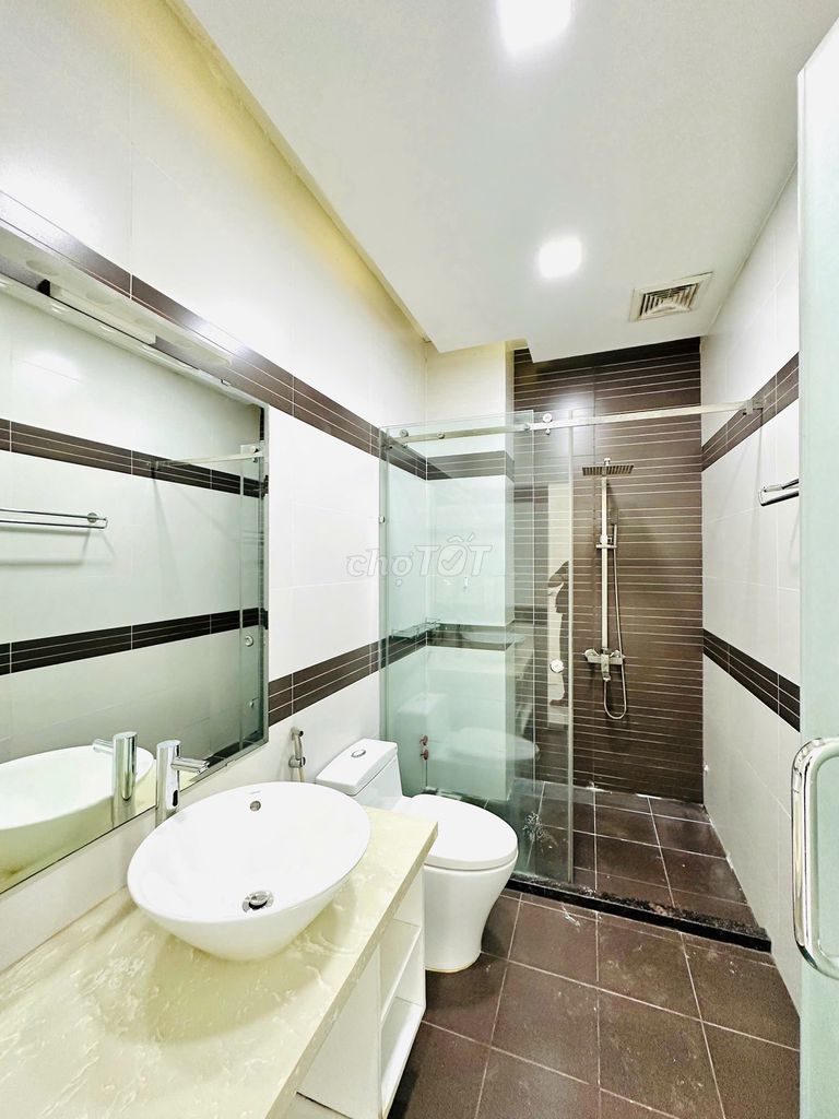 Rent the entire cityland center five by 20 M M M M of ground 3 floor 6 bedrooms