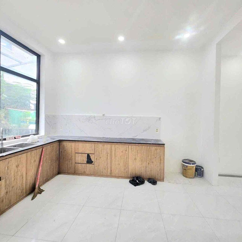 Rent Shophouse East Hover 5 x 20 meters 2 stories