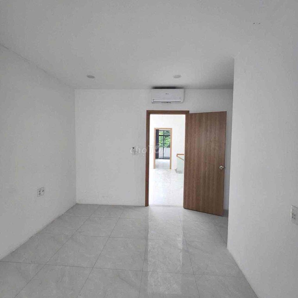 Rent Shophouse East Hover 5 x 20 meters 2 stories