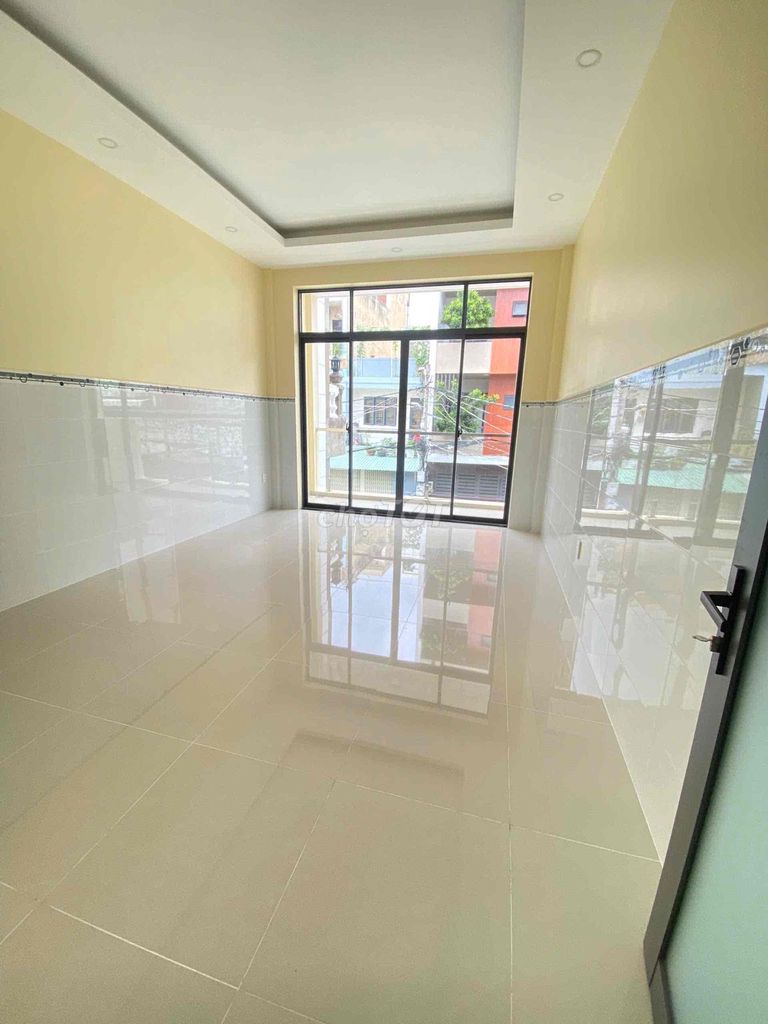 We'll rent Mt near the new market. It's 7 x 20 meters a floor for 30 million