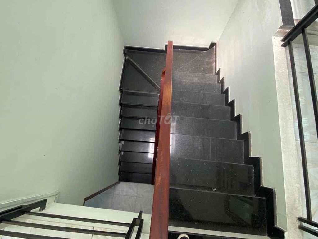 We'll rent Mt near the new market. It's 7 x 20 meters a floor for 30 million