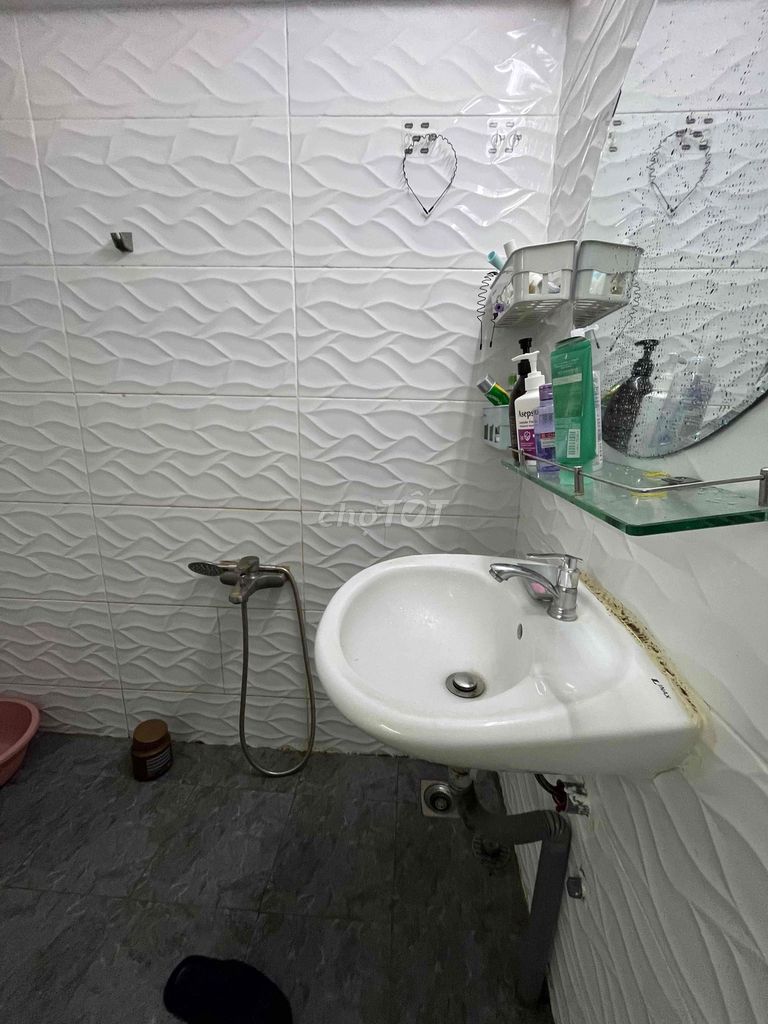 Pass the guest room gives half a month's deposit