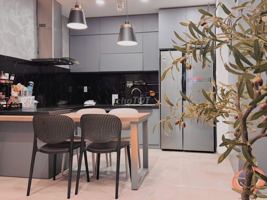 Rent Sunrise City two bedrooms. Two bathrooms.