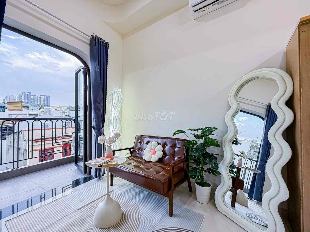 The balcony -- super cool -- is good to go through the university of udref,...