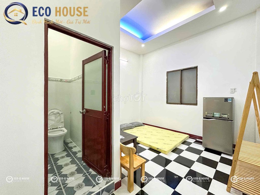 Super studio furniture in the shower.