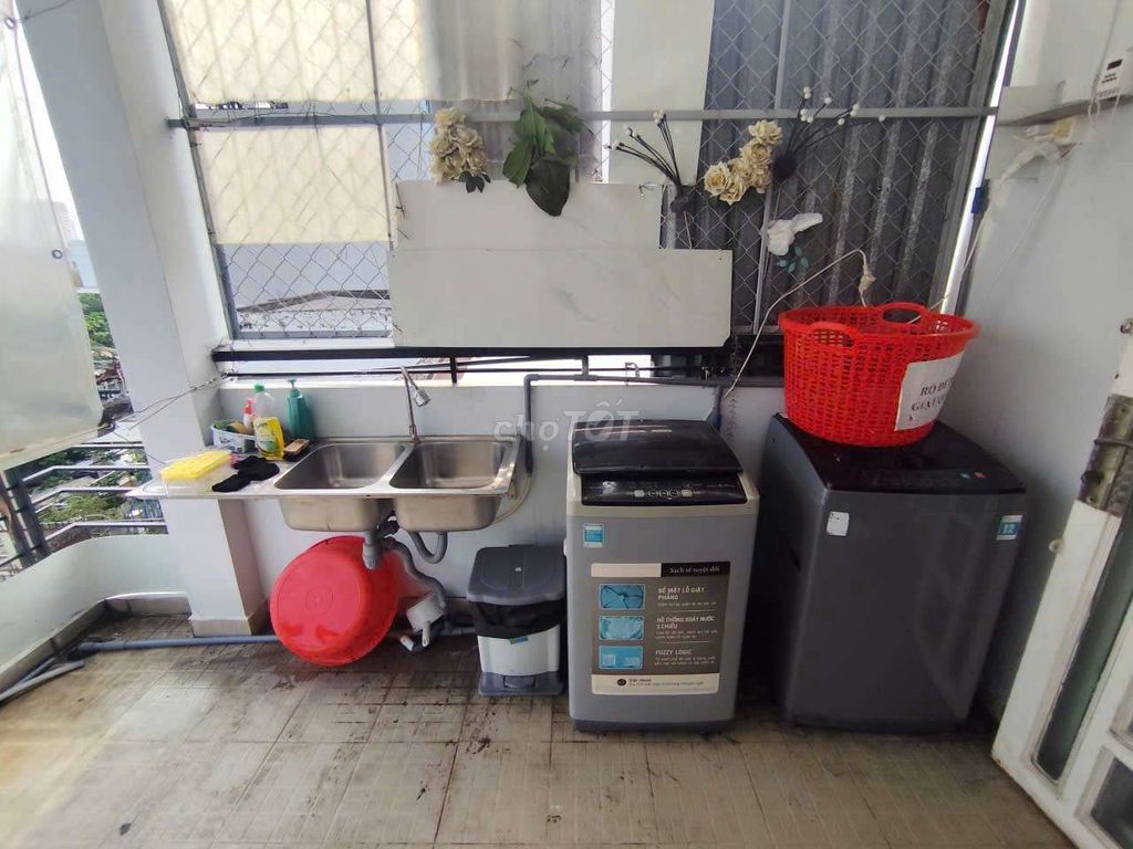 Rent a hotel with a Bình Thạnh balcony.