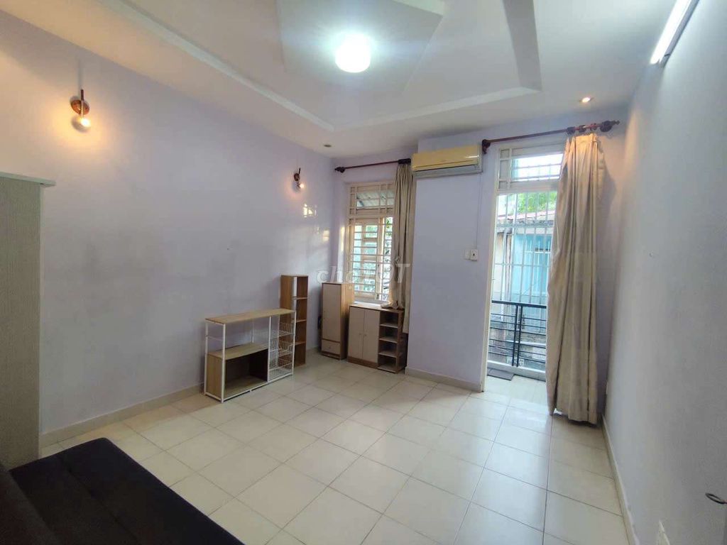 Rent a hotel with a Bình Thạnh balcony.