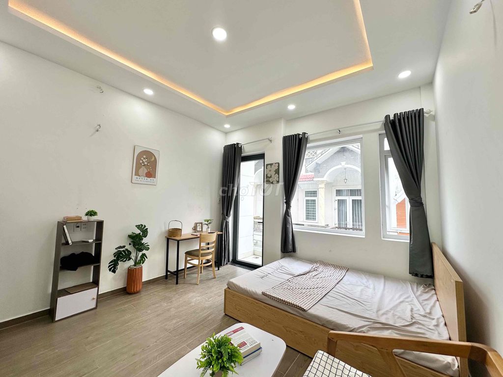 Rent a low-cost hotel with a cool-ass balcony