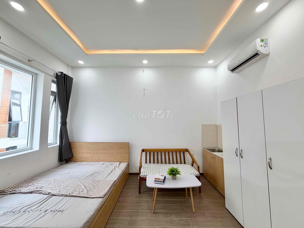 Rent a low-cost hotel with a cool-ass balcony