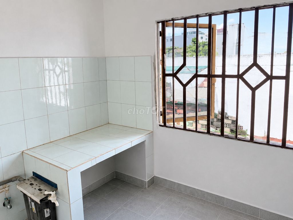Rent the women's room-- Phạm Văn Bạch, the new paint house.