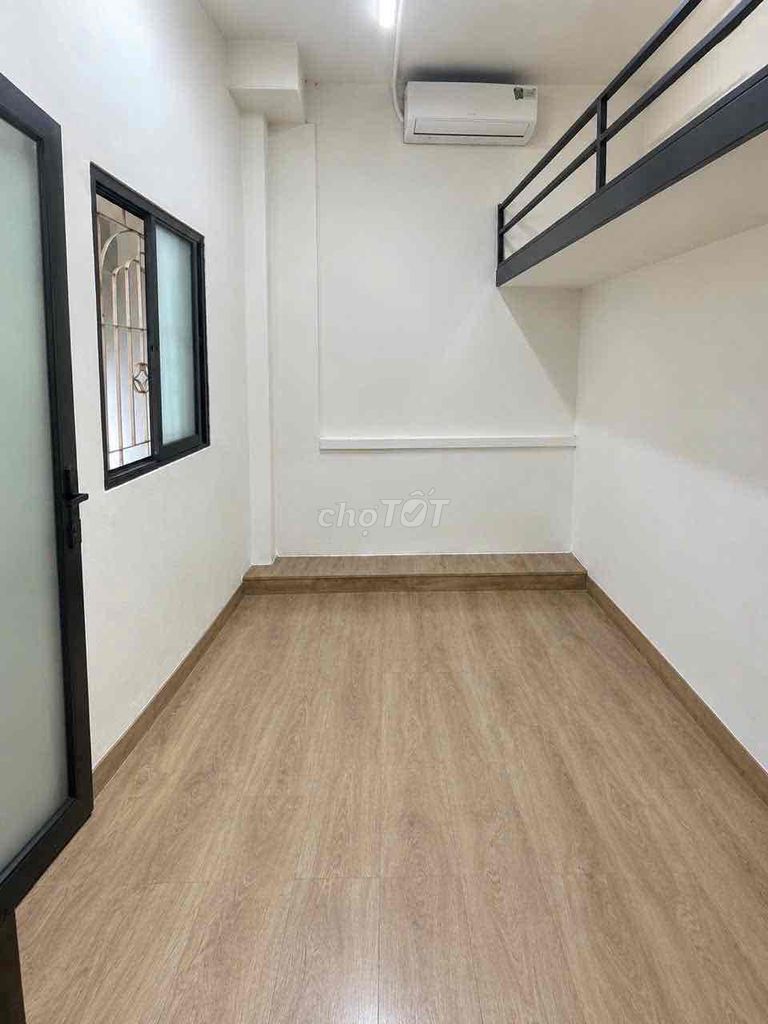 The guard room is Phan Xích Long Phú Nhuận.